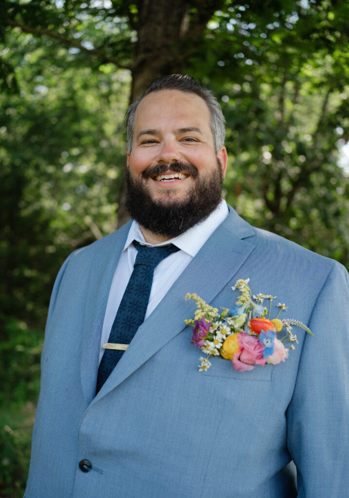Colorful summer wedding at Heartland Meadows in Knoxville, Tennessee