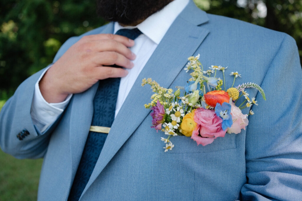 Colorful summer wedding at Heartland Meadows in Knoxville, Tennessee