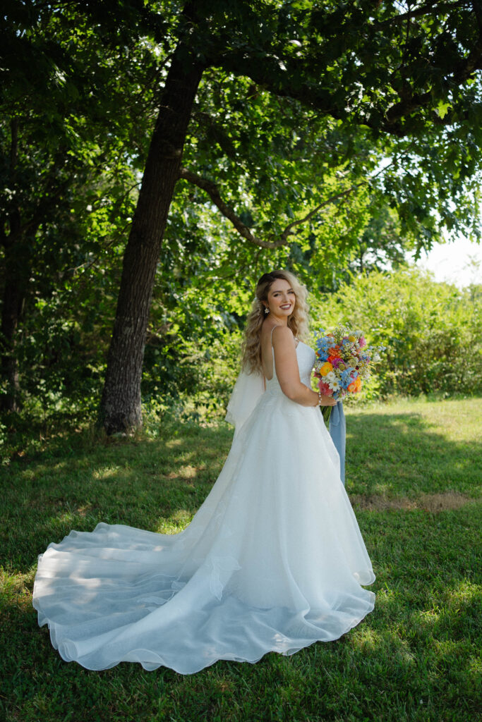 Colorful summer wedding at Heartland Meadows in Knoxville, Tennessee