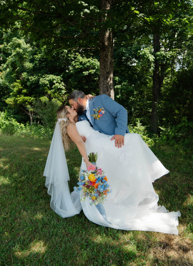 Colorful summer wedding at Heartland Meadows in Knoxville, Tennessee