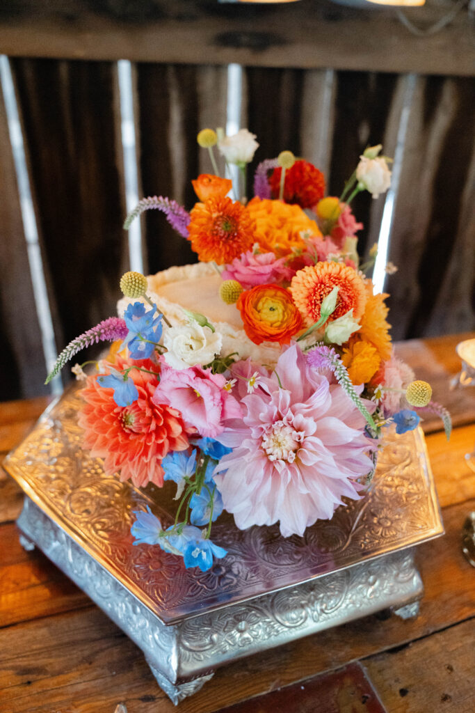 Colorful summer wedding at Heartland Meadows in Knoxville, Tennessee
