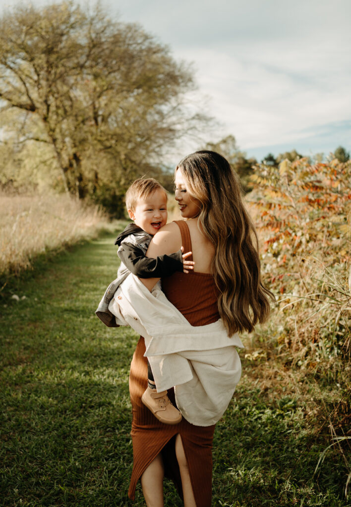 Fall Family Photo Session at Melton Hill Park in Knoxville, Tennessee - Hayley Howard Photography