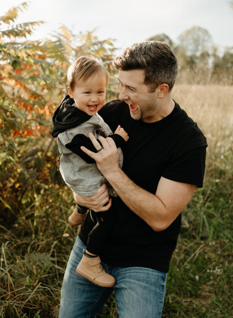 Fall Family Photo Session at Melton Hill Park in Knoxville, Tennessee - Hayley Howard Photography