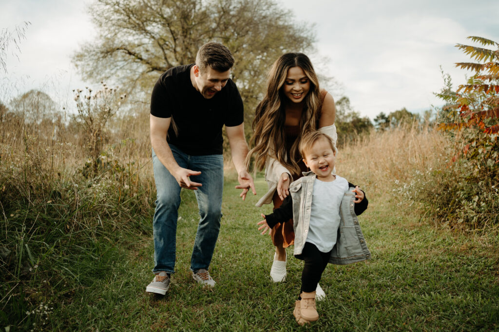 Fall Family Photo Session at Melton Hill Park in Knoxville, Tennessee - Hayley Howard Photography