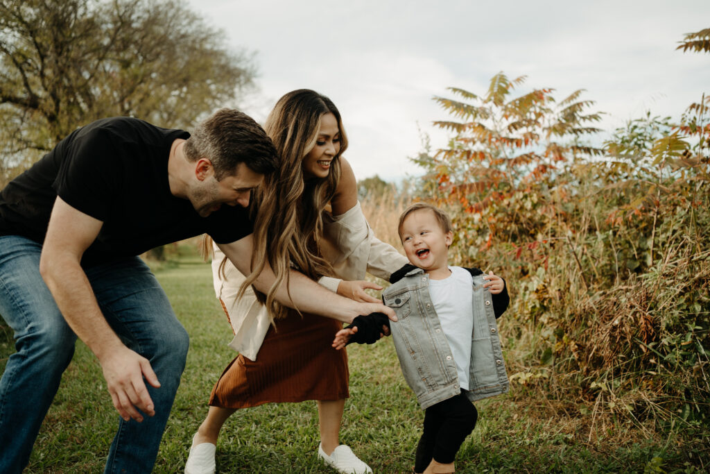 Fall Family Photo Session at Melton Hill Park in Knoxville, Tennessee - Hayley Howard Photography