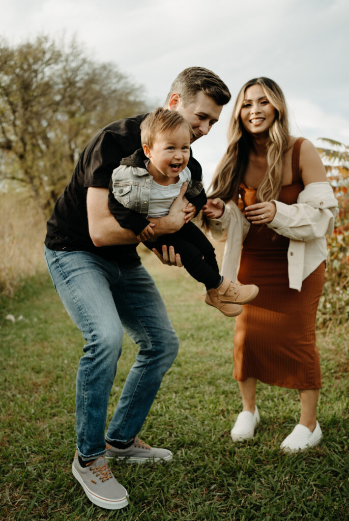 Fall Family Photo Session at Melton Hill Park in Knoxville, Tennessee - Hayley Howard Photography