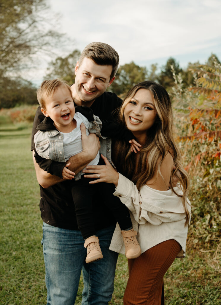 Fall Family Photo Session at Melton Hill Park in Knoxville, Tennessee - Hayley Howard Photography