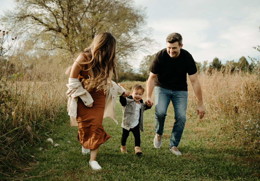 Fall Family Photo Session at Melton Hill Park in Knoxville, Tennessee - Hayley Howard Photography