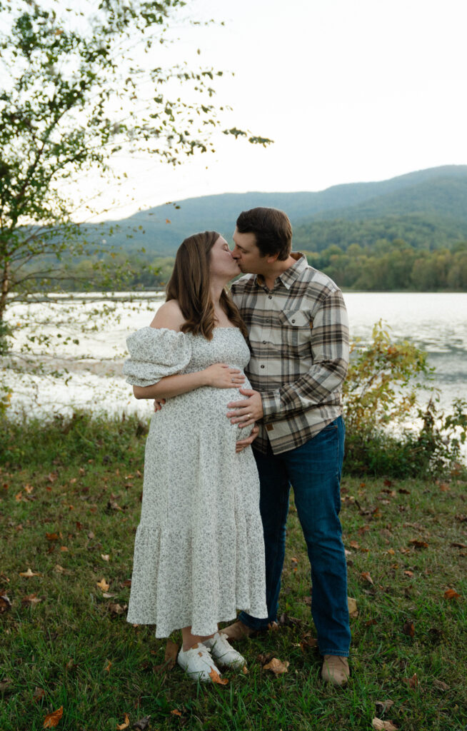 Maternity Session at Cove Lake State Park in Caryville, Tennessee - By Hayley Howard Photography