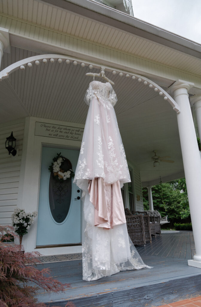 Summer Wedding at the Grand Victorian in Knoxville, Tennessee - Hayley Howard Photography