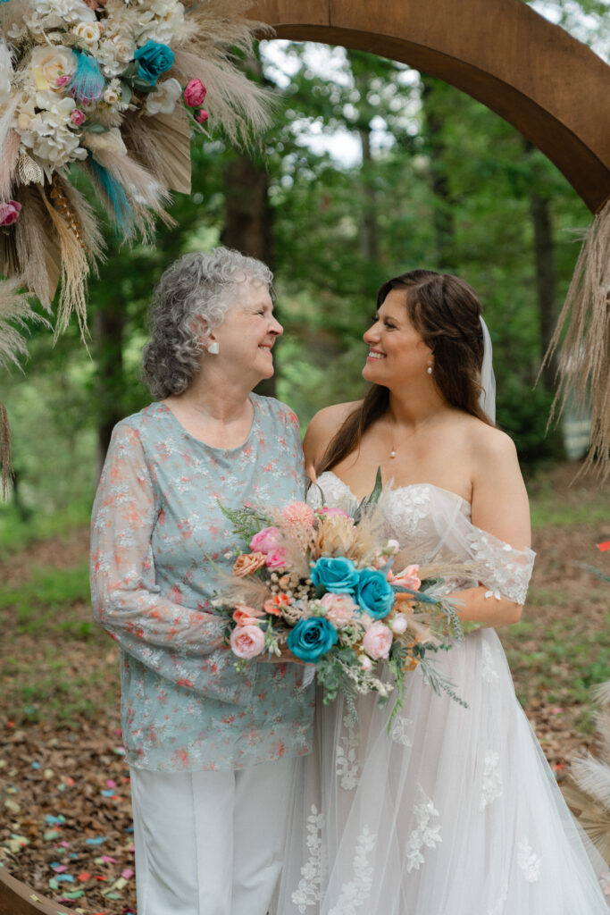 Summer Wedding at the Grand Victorian in Knoxville, Tennessee - Hayley Howard Photography