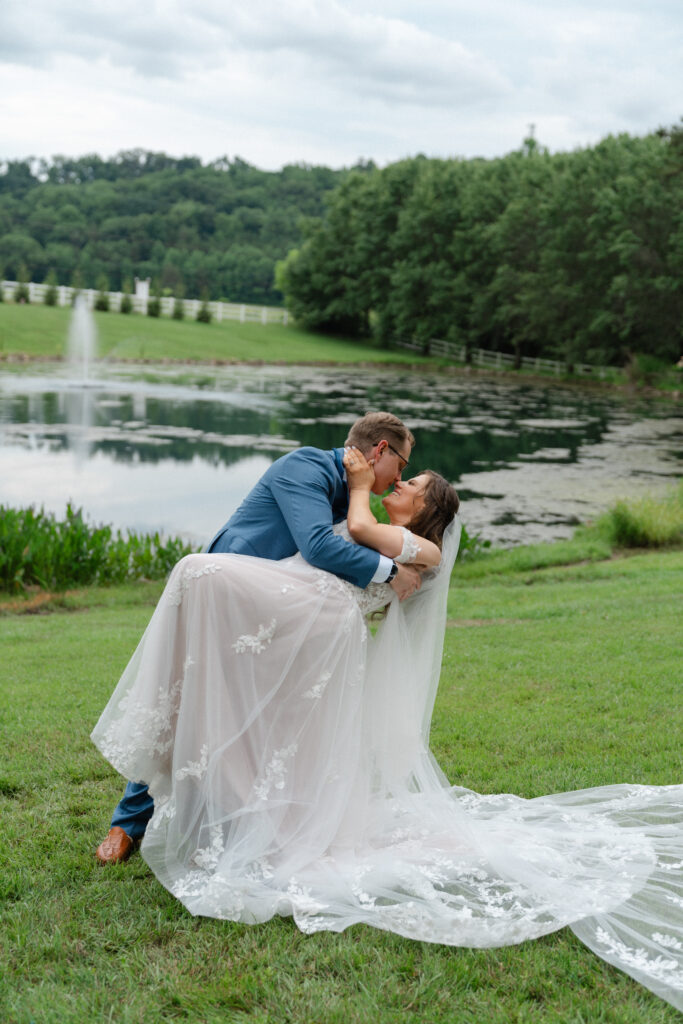 Summer Wedding at the Grand Victorian in Knoxville, Tennessee - Hayley Howard Photography