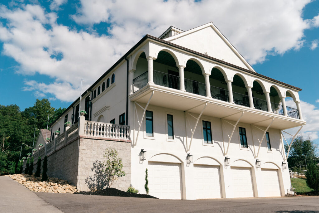 Wedding at the Dimora in Sparta, Tennessee - By Hayley Howard Photography