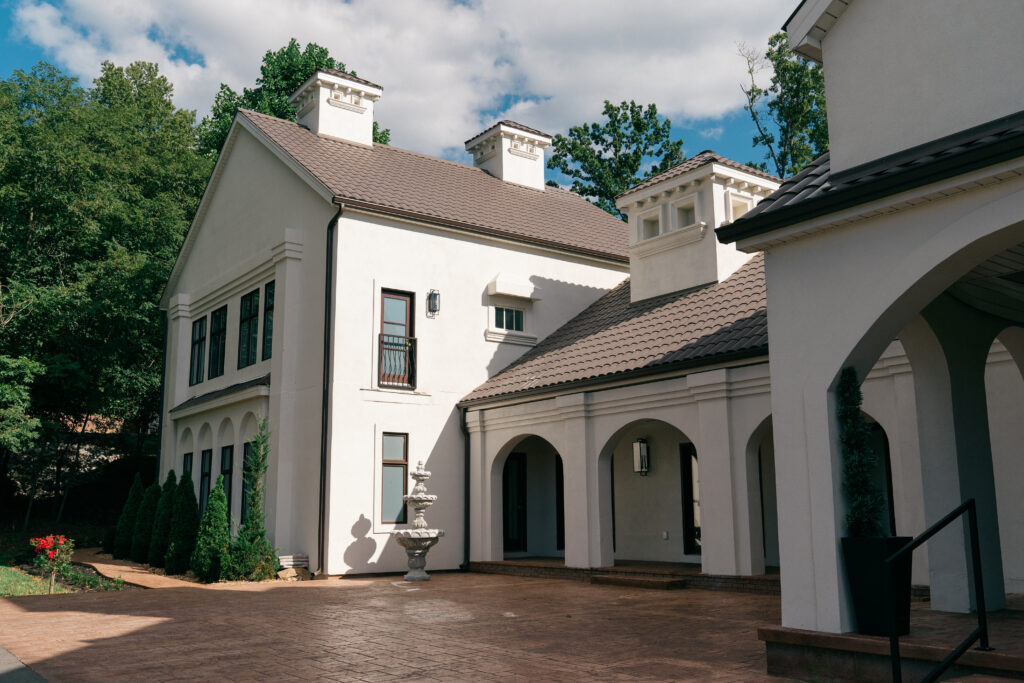 Wedding at the Dimora in Sparta, Tennessee - By Hayley Howard Photography